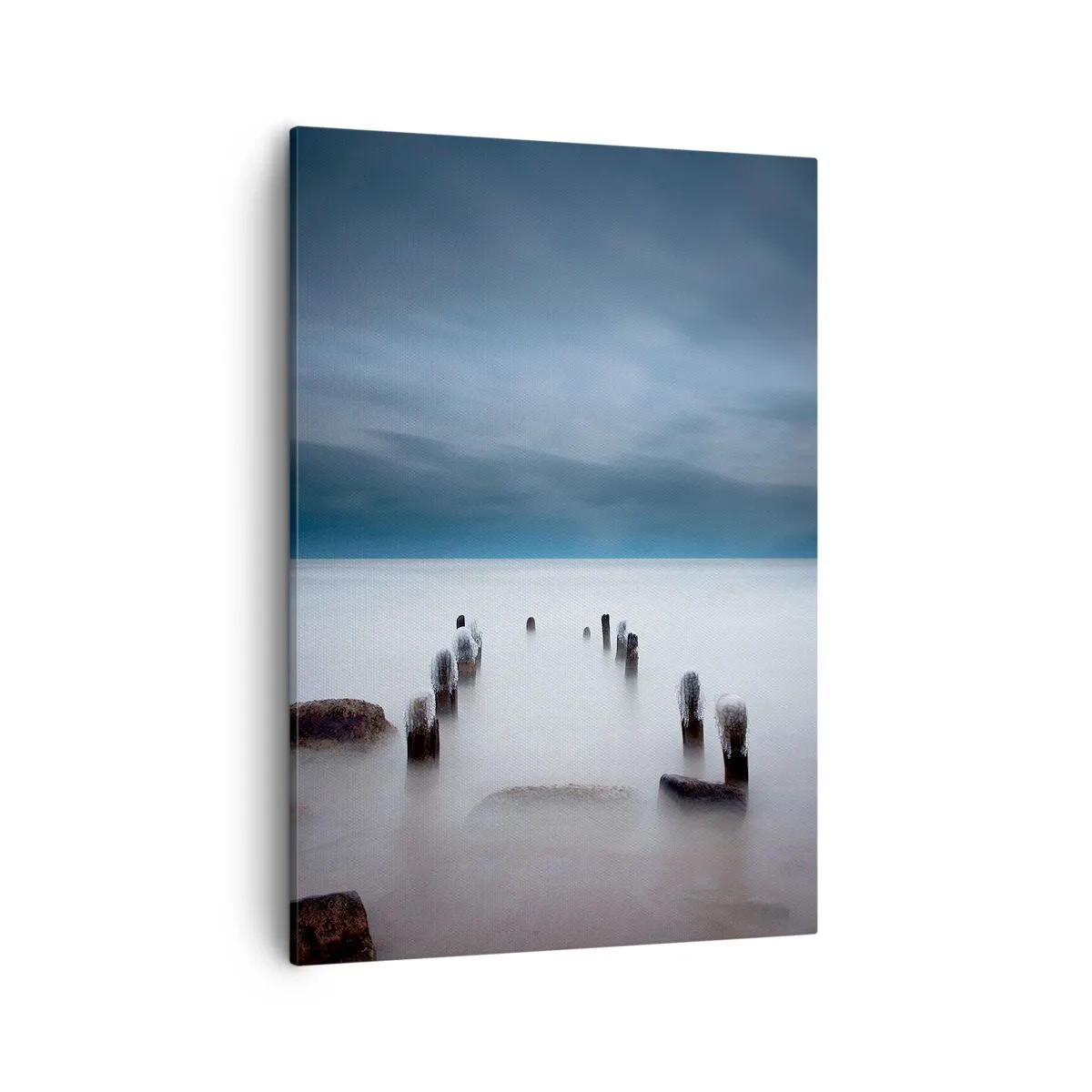 Bild auf Leinwand - Leinwandbild - Der alte Pier vor der Kulisse eines ruhigen Meeres - 50x70cm - Nachdenklicher See - Moderne Wanddekoration für Wohnzimmer und Schlafzimmer ARTTOR