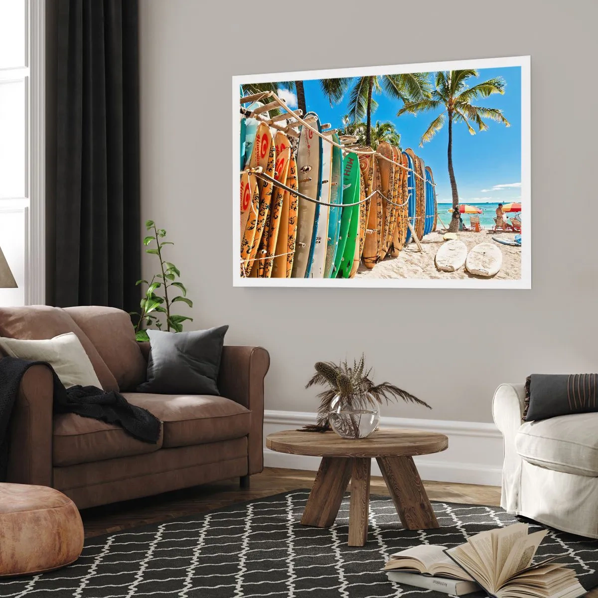 Poster - Surfbretter an einem Strand mit Palmen - 100x70cm - Sonniger Spaß - Moderne Wanddekoration für Wohnzimmer und Schlafzimmer ARTTOR