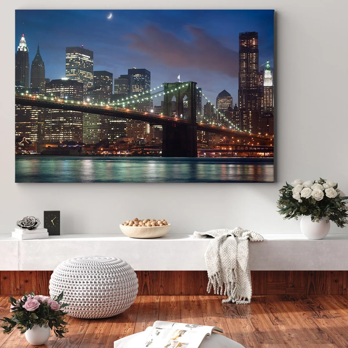 Bild auf Leinwand - Leinwandbild - New York City Bridge bei Nacht mit beleuchteten Gebäuden - 120x80cm - Leuchtende Nacht - Moderne Wanddekoration für Wohnzimmer und Schlafzimmer ARTTOR