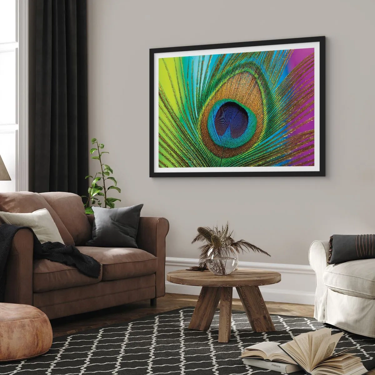 Poster in einem schwarzem Rahmen - Nahaufnahme einer Pfauenfeder mit lebendigen Farben - 70x50cm - Auge in Auge - Moderne Wanddekoration für Wohnzimmer und Schlafzimmer ARTTOR