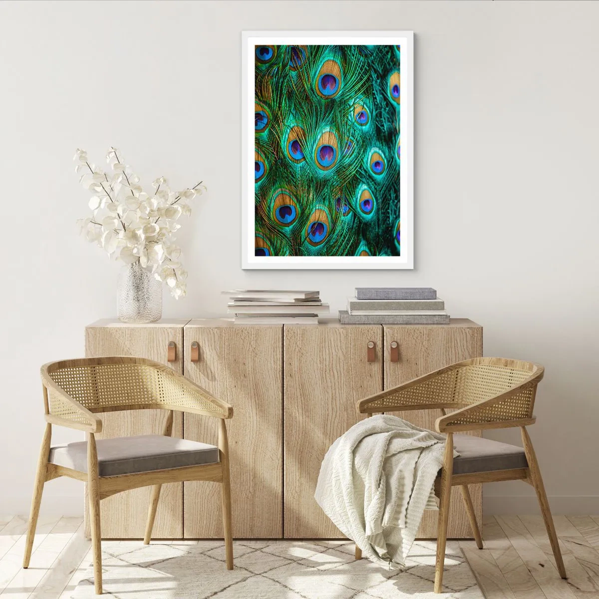 Poster in einem weißen Rahmen - Ein Blick mit Pfauenaugen - 30x40 cm