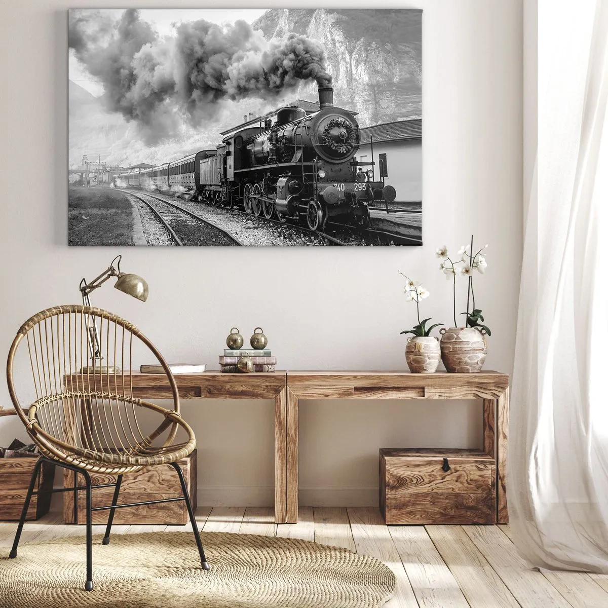 Bild auf Leinwand - Leinwandbild - Eine schwarz-weiße Dampflokomotive vor einer Berglandschaft - 70x50cm - Steht am Bahnhof ... - Moderne Wanddekoration für Wohnzimmer und Schlafzimmer ARTTOR