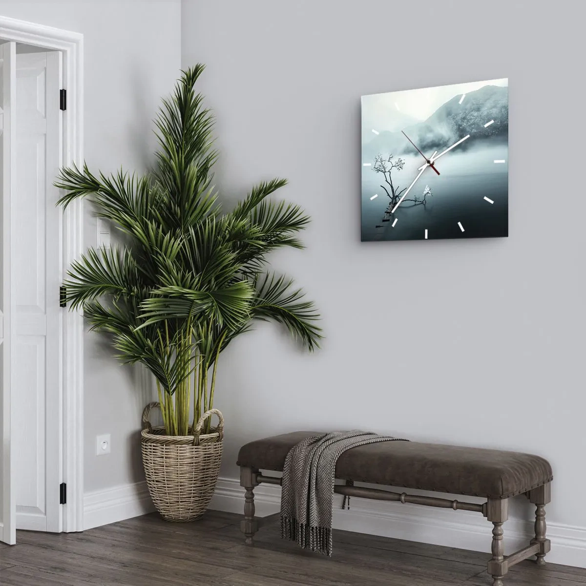 Wanduhr - Glasuhr - Ein einsamer Baum im Wasser, umgeben von Nebel und Bergen - 30x30cm - Aus Wasser und Nebel - Moderne Wanddekoration für Wohnzimmer und Schlafzimmer ARTTOR