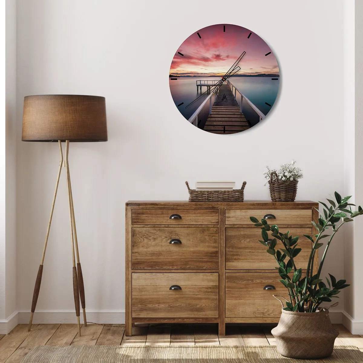Wanduhr - Glasuhr - Ein Pier über einem ruhigen See bei Sonnenuntergang - 30x30cm - Die sanfte Flamme des Abends - Moderne Wanddekoration für Wohnzimmer, Küche und Schlafzimmer ARTTOR