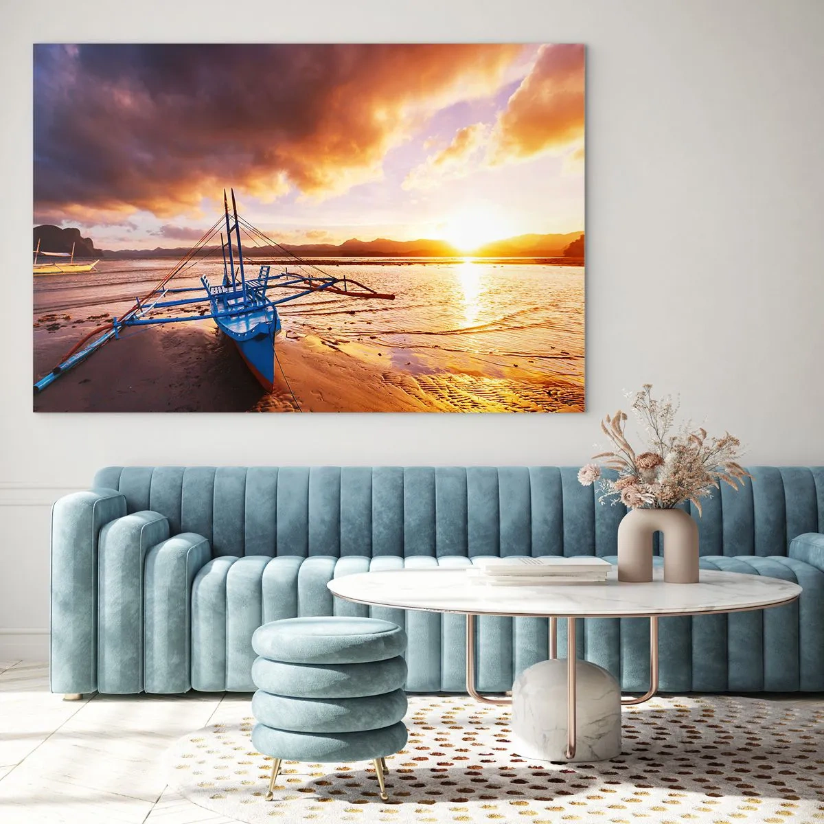 Glasbild - Bild auf glas - Boot am Strand bei Sonnenuntergang mit dramatischem Himmel - 70x50cm - Nach einem Tag sich im Sand ausstrecken - Moderne Wanddekoration für Wohnzimmer und Schlafzimmer ARTTOR