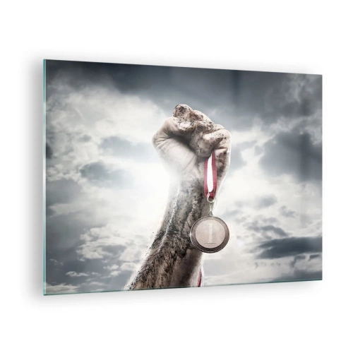 Glasbild - Bild auf glas - Eine Hand hält eine Medaille vor einem Wolkenhintergrund - 70x50cm - Per aspera ad astra - Moderne Wanddekoration für Wohnzimmer und Schlafzimmer ARTTOR