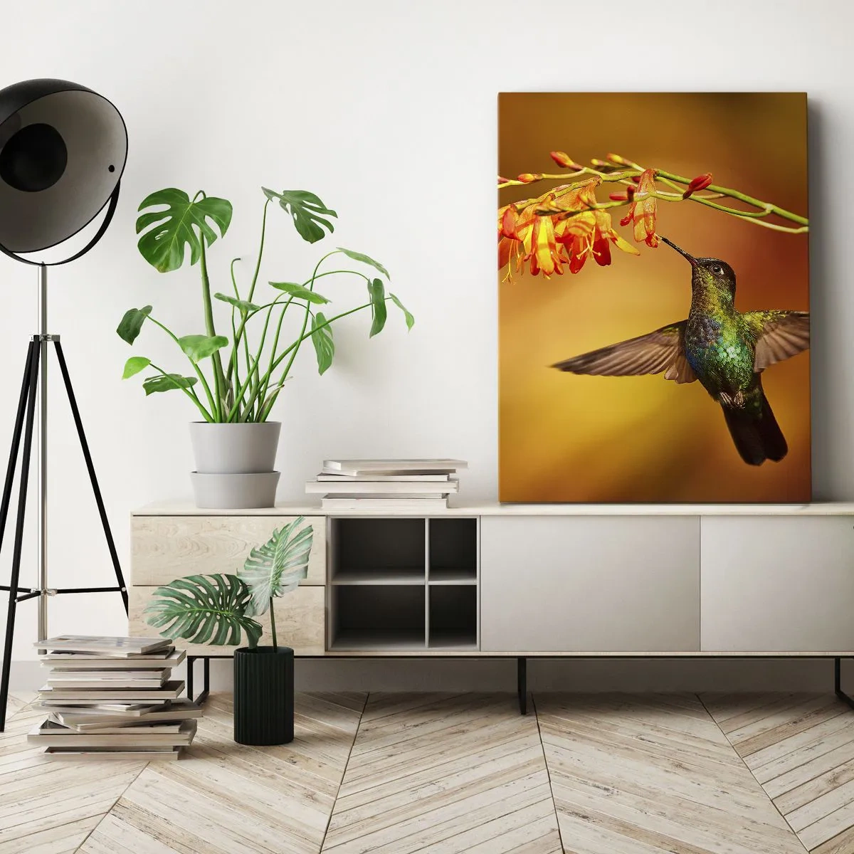 Bild auf Leinwand - Leinwandbild - Kolibri neben einer Blume im warmen Licht - 50x70cm - Ein Lichtbote nach den Maya - Moderne Wanddekoration für Wohnzimmer und Schlafzimmer ARTTOR