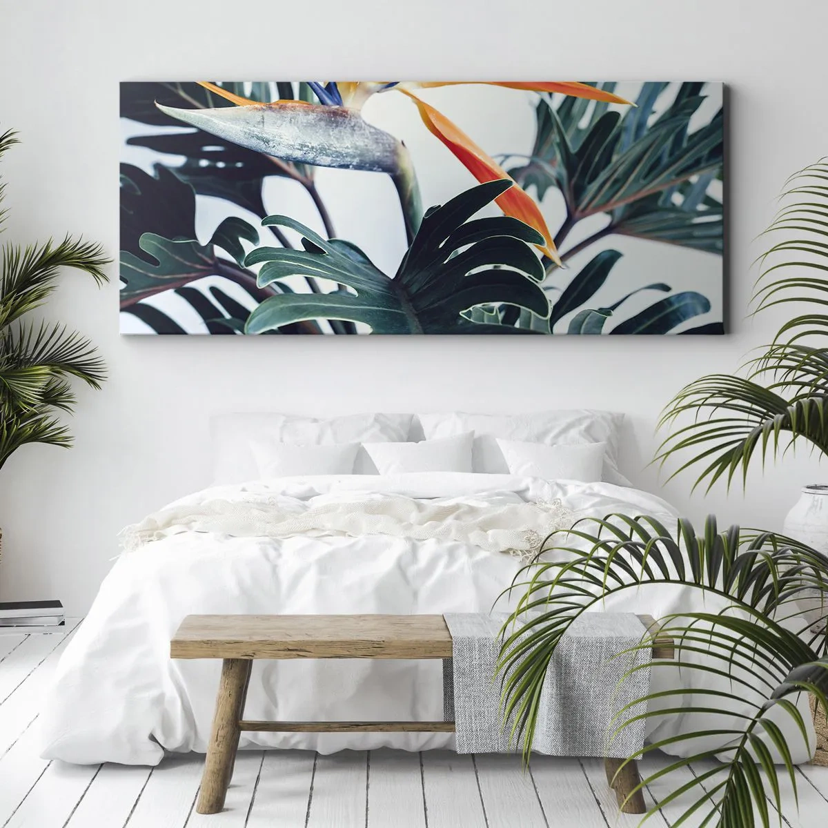 Bild auf Leinwand - Leinwandbild - Strelitzia-Blüte, umgeben von Blättern in hellem Licht - 120x50cm - Vogelbusch - Moderne Wanddekoration für Wohnzimmer und Schlafzimmer ARTTOR