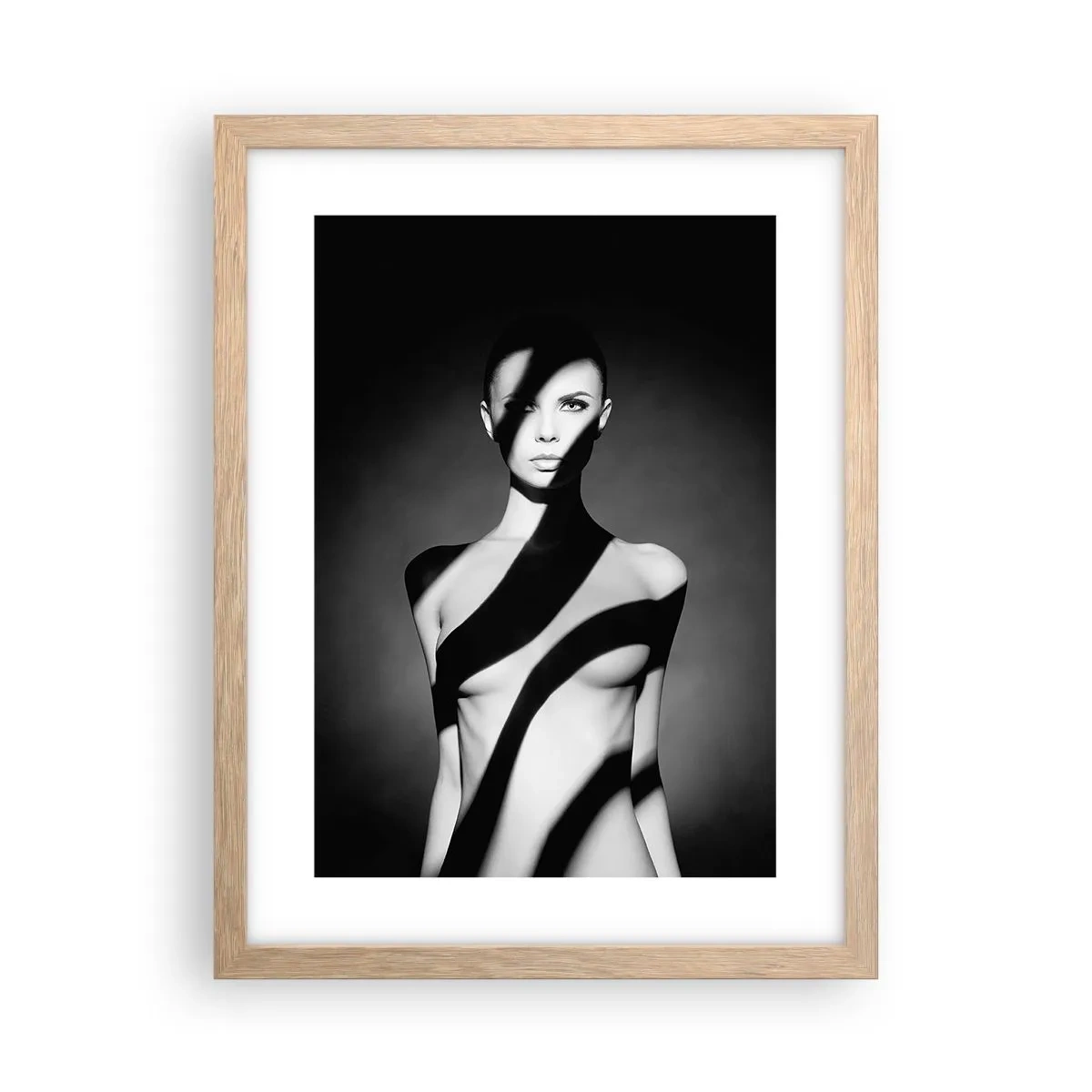 Poster in einem Rahmen aus heller Eiche - In Glanz und Schatten - 30x40 cm