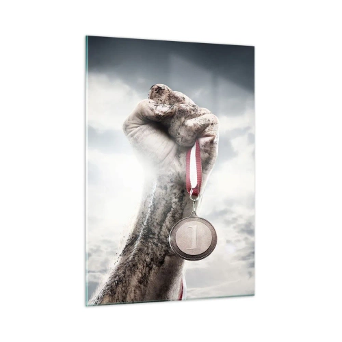 Glasbild - Bild auf glas - Eine Hand hält eine Medaille vor einem Wolkenhintergrund - 50x70cm - Per aspera ad astra - Moderne Wanddekoration für Wohnzimmer und Schlafzimmer ARTTOR