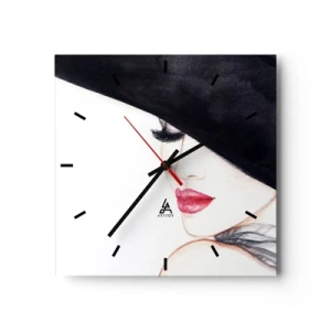 Wanduhr - Glasuhr - Eine subtile Illustration einer Frau mit schwarzem Hut und roten Lippen - 30x30cm - Eleganz und Sinnlichkeit - Moderne Wanddekoration für Wohnzimmer und Schlafzimmer ARTTOR