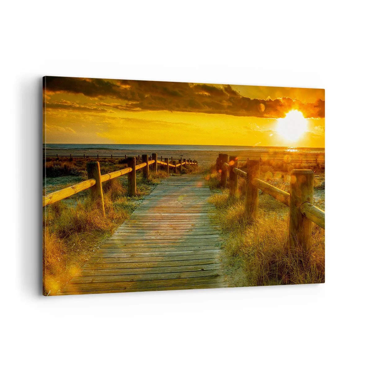 Bild auf Leinwand - Leinwandbild - Ein Holzweg, der im Schein der untergehenden Sonne zum Strand führt - 100x70cm - In altem Gold gebadet - Moderne Wanddekoration für Wohnzimmer und Schlafzimmer ARTTOR