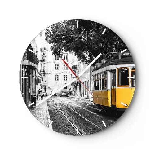 Wanduhr - Glasuhr - Eine gelbe Straßenbahn auf einer schwarz-weißen Straße in einem historischen Viertel - 30x30cm - Und Fado im Hintergrund - Moderne Wanddekoration für Wohnzimmer, Küche und Schlafzimmer ARTTOR