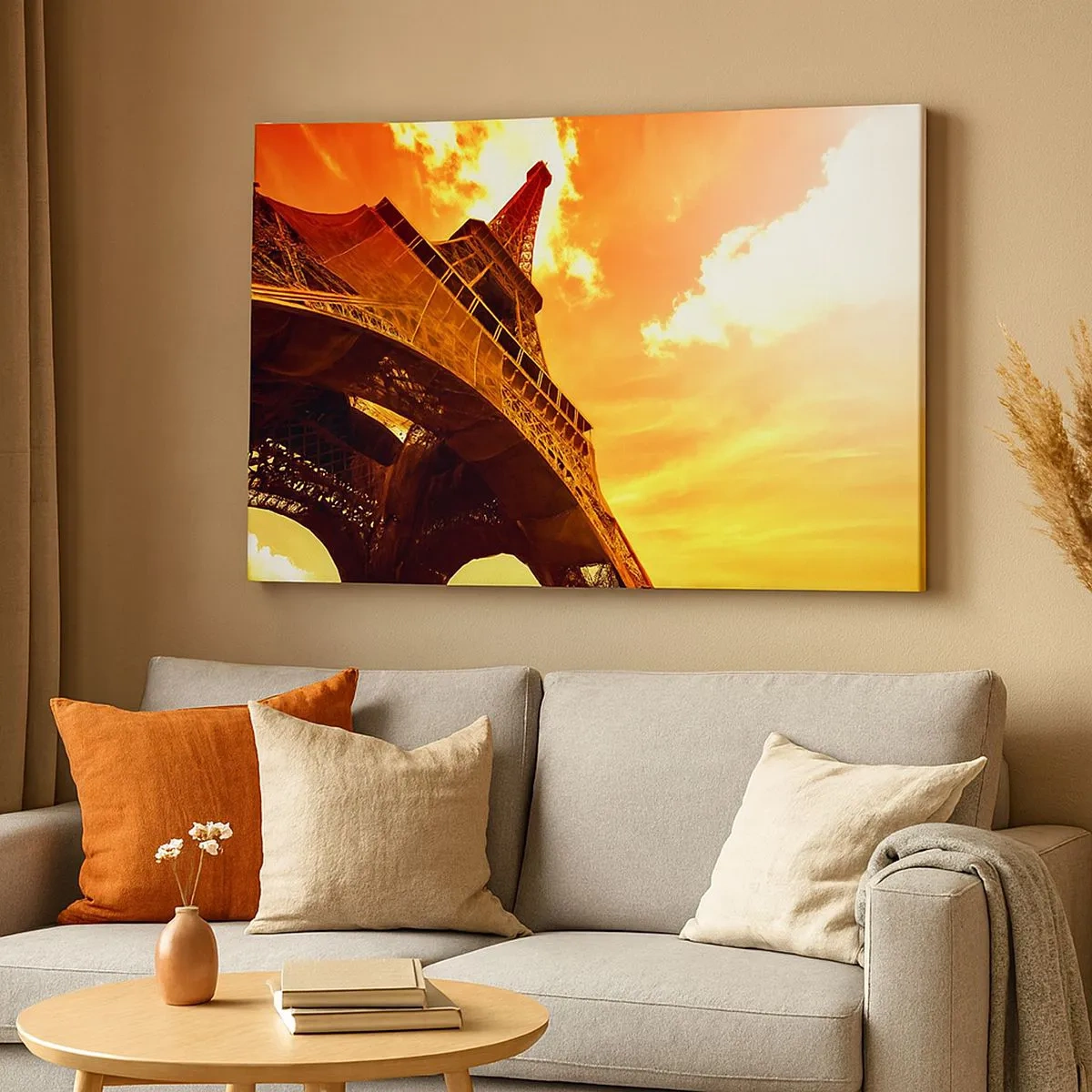 Bild auf Leinwand - Leinwandbild - Der Eiffelturm vor einem goldenen Himmel bei Sonnenuntergang - 70x50cm - Monumental, weil es mit der Sonne vergoldet ist - Moderne Wanddekoration für Wohnzimmer und Schlafzimmer ARTTOR