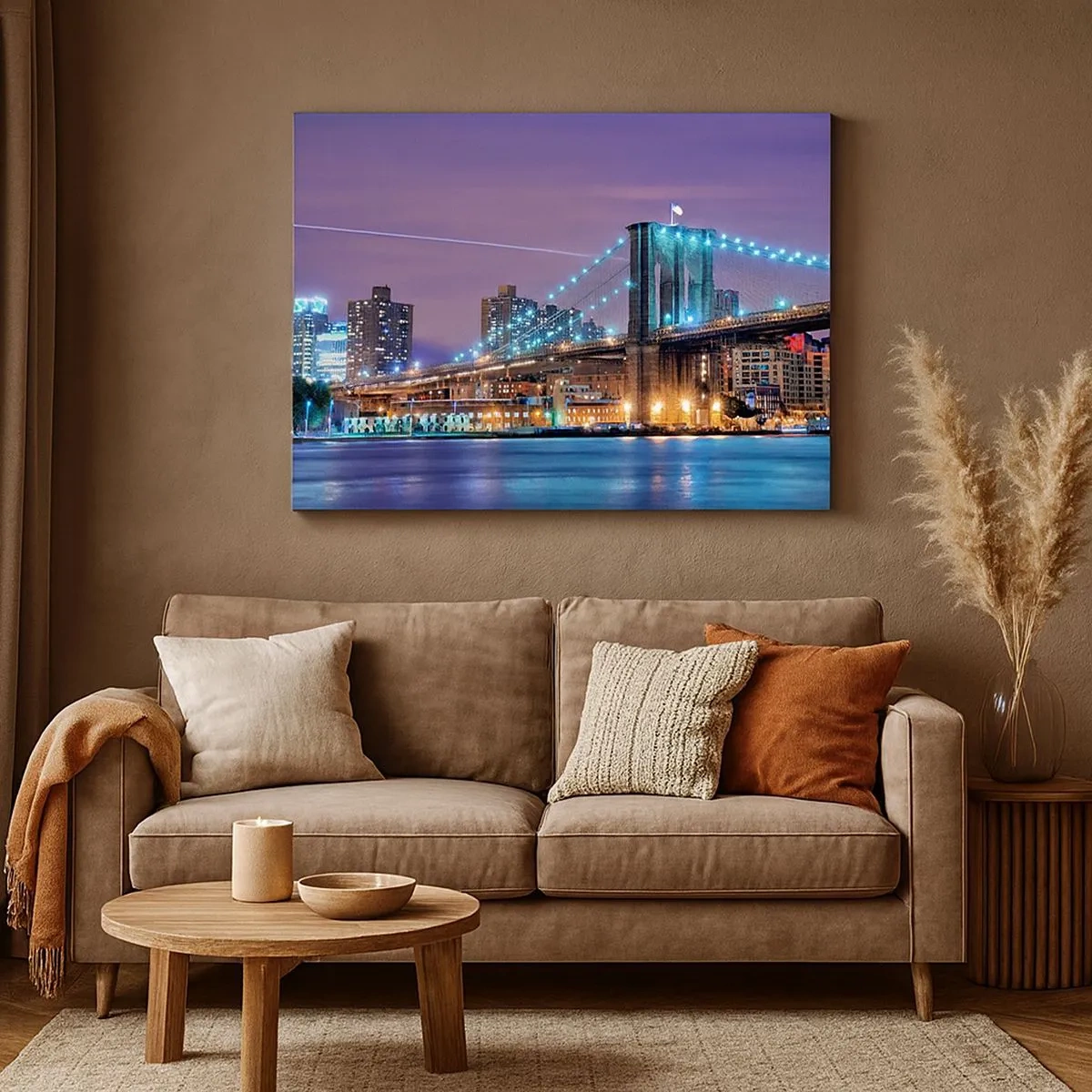 Bild auf Leinwand - Leinwandbild - Brooklyn Bridge bei Nacht mit der beleuchteten Stadt im Hintergrund - 70x50cm - Seit vielen Jahren die Brooklyn Bridge - Moderne Wanddekoration für Wohnzimmer und Schlafzimmer ARTTOR