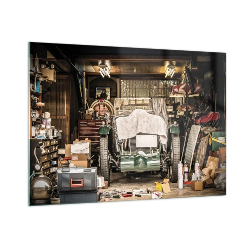 Glasbild - Bild auf glas - Vintage-Garage mit einem mit einem Tuch abgedeckten Auto, umgeben von Werkzeugen und Kisten - 100x70cm - Zurück in die Vergangenheit - Moderne Wanddekoration für Wohnzimmer und Schlafzimmer ARTTOR