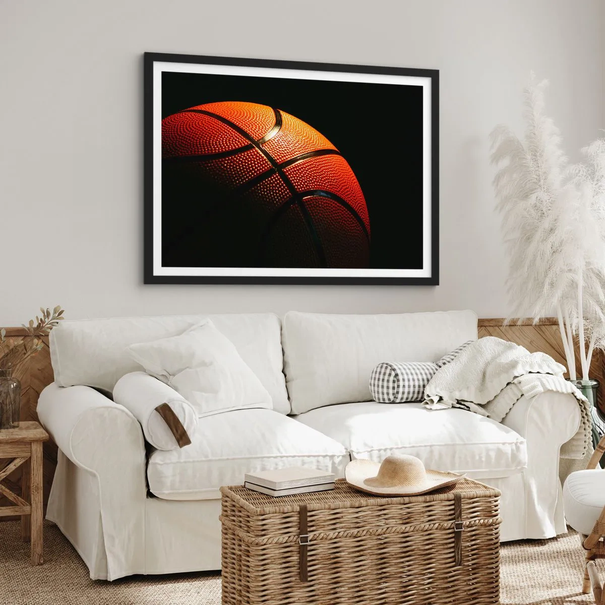 Poster in einem schwarzem Rahmen - Nahaufnahme eines Basketballs vor schwarzem Hintergrund - 100x70cm - Schön wie ein Planet - Moderne Wanddekoration für Wohnzimmer und Schlafzimmer ARTTOR