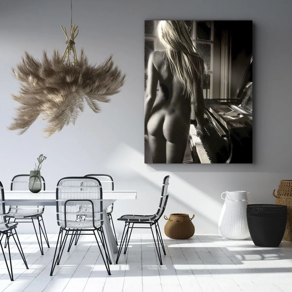 Bild auf Leinwand - Leinwandbild - Weiblicher Akt am Klavier im Schwarz-Weiß-Stil - 50x70cm - Perfekte Harmonie des Abends - Moderne Wanddekoration für Wohnzimmer und Schlafzimmer ARTTOR