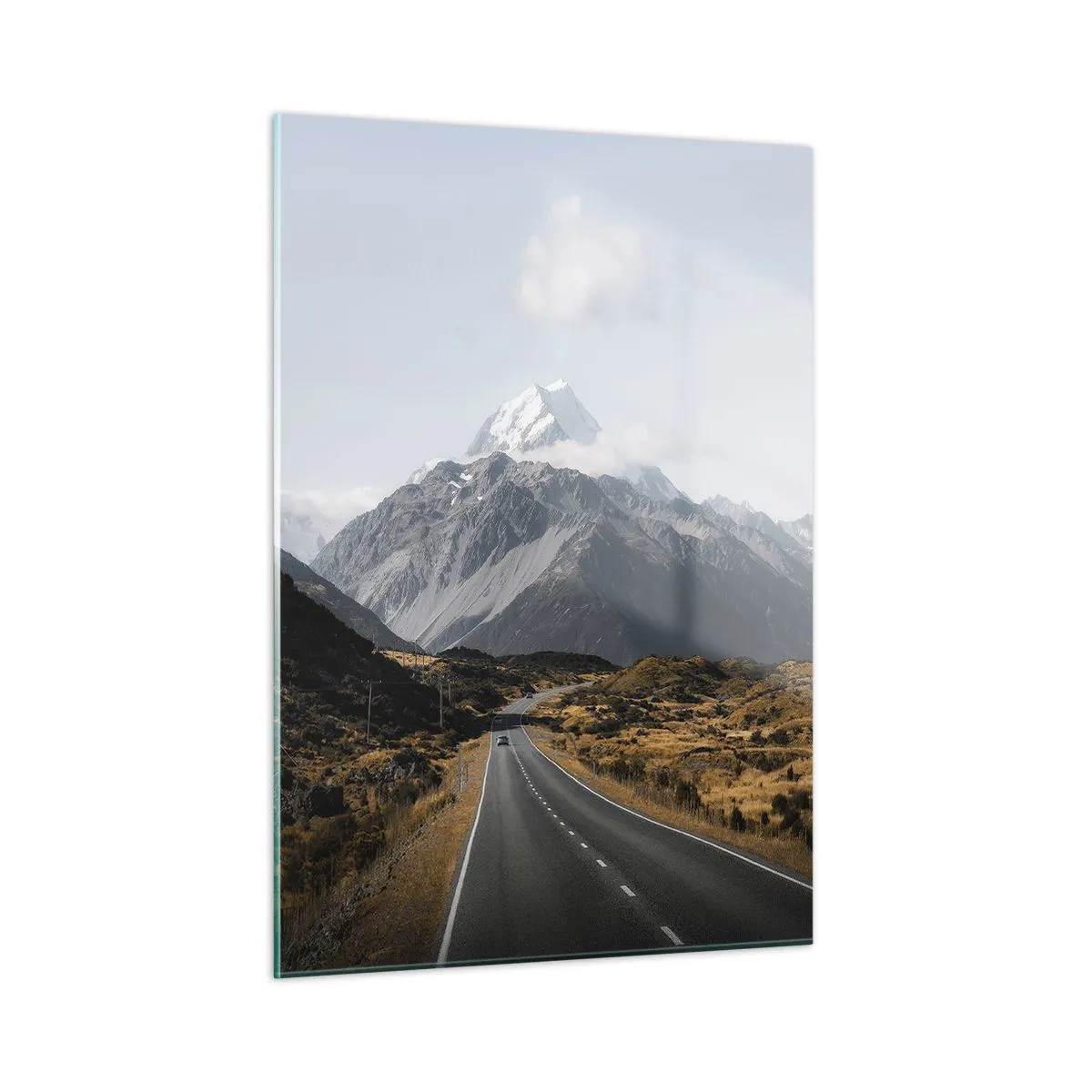Glasbild - Bild auf glas - Eine Asphaltstraße, die zu den schneebedeckten Bergen führt - 50x70cm - Der Weg ins Herz der Berge - Moderne Wanddekoration für Wohnzimmer und Schlafzimmer ARTTOR