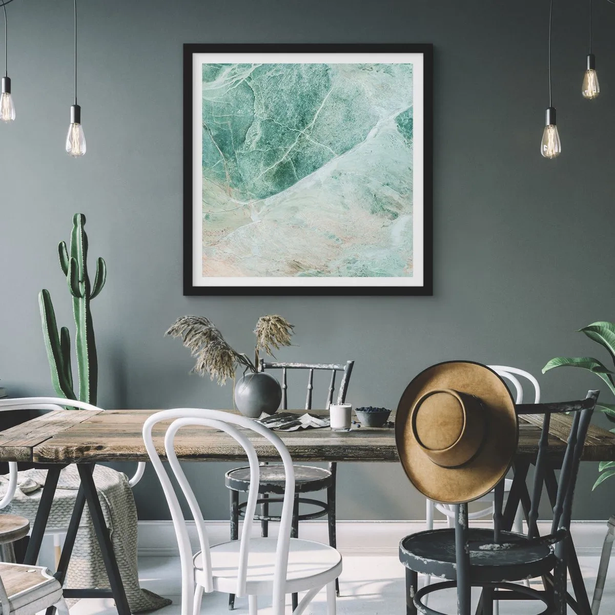 Poster in einem schwarzem Rahmen - Edle Kälte des Steins - 60x60 cm
