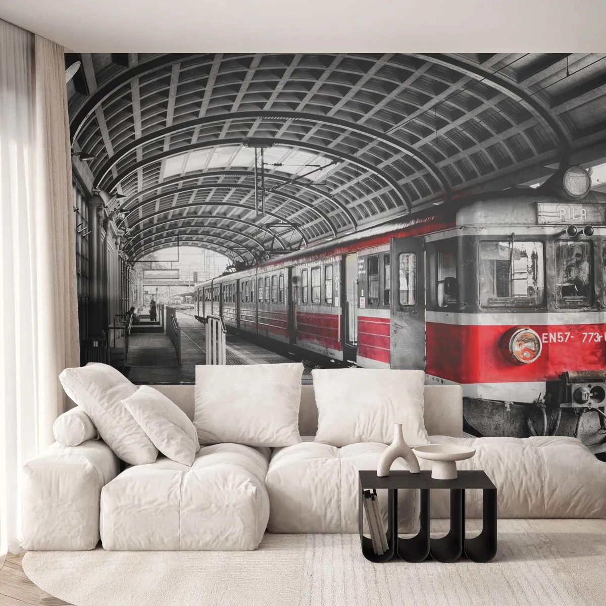 Fototapete Premium Sand - Ein roter Zug auf einem Bahnsteig in einer Industrieumgebung - 100x70cm - Vielleicht ist es eine Reise Ihres Lebens? - Moderne Wanddekoration für Wohnzimmer und Schlafzimmer ARTTOR