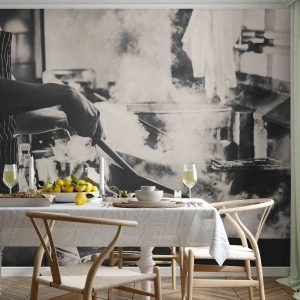 Fototapete Premium Sand - Ein Koch bei der Arbeit in einer Küche voller Dampf und intensiver Atmosphäre. - 100x70cm - Alchemie der Aromen - Moderne Wanddekoration für Wohnzimmer und Schlafzimmer ARTTOR