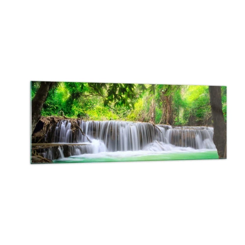 Glasbild - Bild auf glas - Ein grüner Wasserfall, umgeben von dichter tropischer Vegetation - 140x50cm - Eine Kaskade in Grün - Moderne Wanddekoration für Wohnzimmer und Schlafzimmer ARTTOR