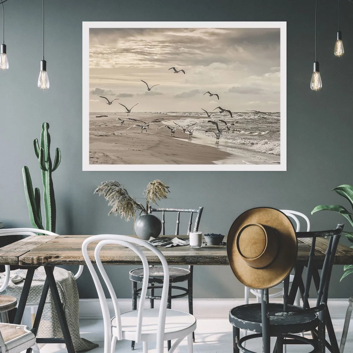 Poster - Eine Möwe im Flug über einer Küstenlandschaft - 100x70cm - Meeresrauschen, Vogelgesang - Moderne Wanddekoration für Wohnzimmer und Schlafzimmer ARTTOR
