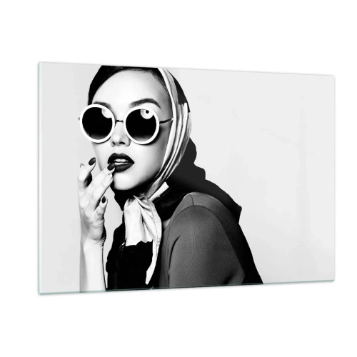 Glasbild - Bild auf glas - Stilvolle Frau mit Brille und schwarz-weißem Schal - 120x80cm - Grüße aus den 1960er Jahren - Moderne Wanddekoration für Wohnzimmer und Schlafzimmer ARTTOR