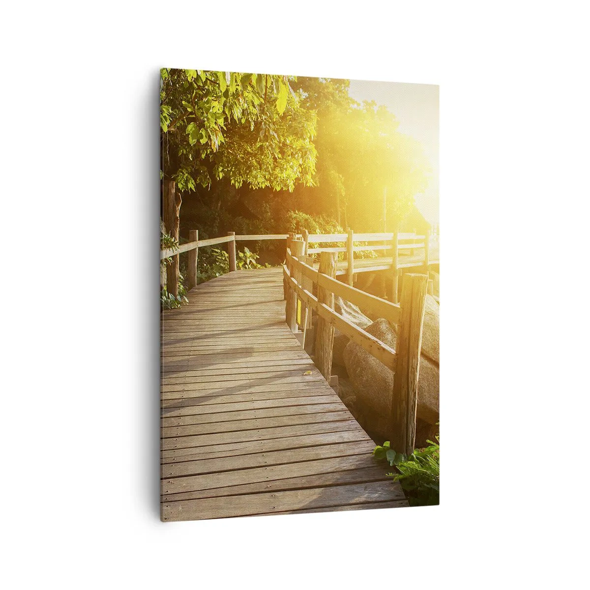 Bild auf Leinwand - Leinwandbild - Eine Holzbrücke im Grünen, die in den Sonnenstrahlen zum Meer führt - 70x100cm - Noch eine Wendung, ein weiteres Wunder - Moderne Wanddekoration für Wohnzimmer und Schlafzimmer ARTTOR