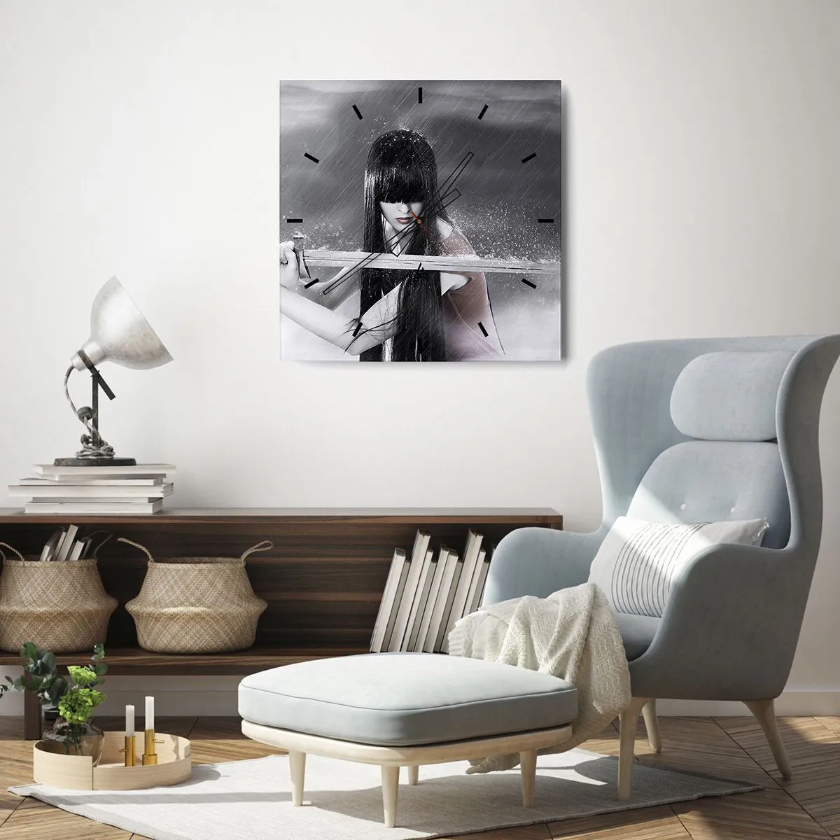 Wanduhr - Glasuhr - Eine Frau mit einem Schwert im Regen mit einem dynamischen und geheimnisvollen Aussehen - 30x30cm - Schön und gefährlich - Moderne Wanddekoration für Wohnzimmer und Schlafzimmer ARTTOR