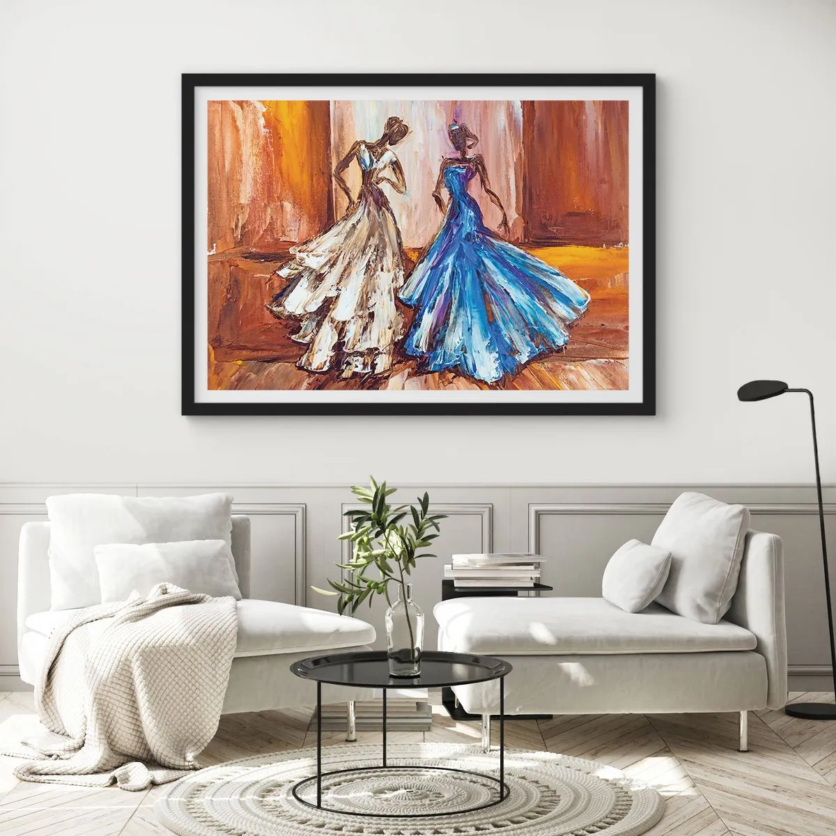 Poster in einem schwarzem Rahmen - Figuren in Abendkleidern im künstlerischen Stil - 70x50cm - Ein dankbares Duo - Moderne Wanddekoration für Wohnzimmer und Schlafzimmer ARTTOR