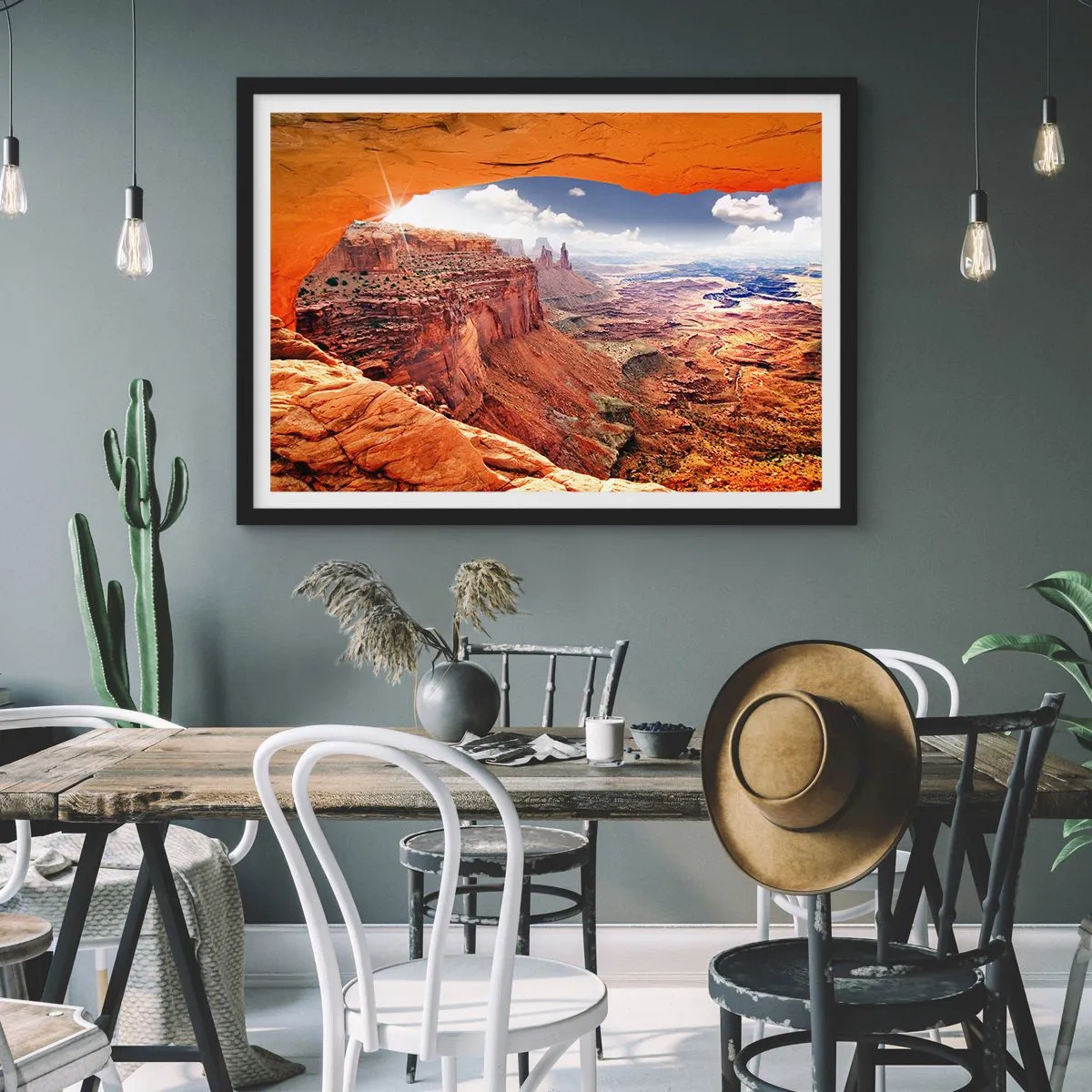 Poster in einem schwarzem Rahmen - Canyon durch ein Felsfenster mit warmen Felstönen gesehen - 70x50cm - Von der Natur selbst geschnitzt - Moderne Wanddekoration für Wohnzimmer und Schlafzimmer ARTTOR