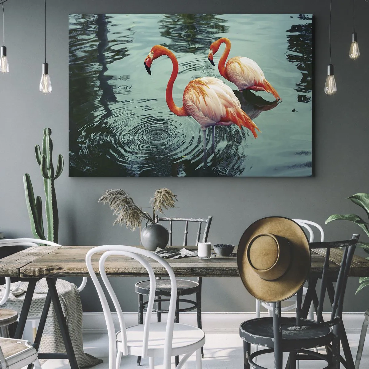 Bild auf Leinwand - Leinwandbild - Zwei Flamingos im ruhigen Wasser spiegeln ihre Umgebung wider - 120x80cm - Wir sind jetzt in Mode - Moderne Wanddekoration für Wohnzimmer und Schlafzimmer ARTTOR