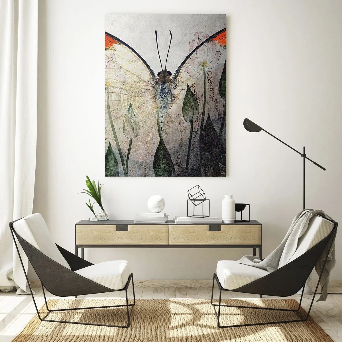Glasbild - Bild auf glas - Ein Schmetterling mit orangefarbenen Flügeln vor einem Hintergrund aus stilisierten Blumen. - 80x120cm - Wo schwingt der Schmetterling im Gras - Moderne Wanddekoration für Wohnzimmer und Schlafzimmer ARTTOR