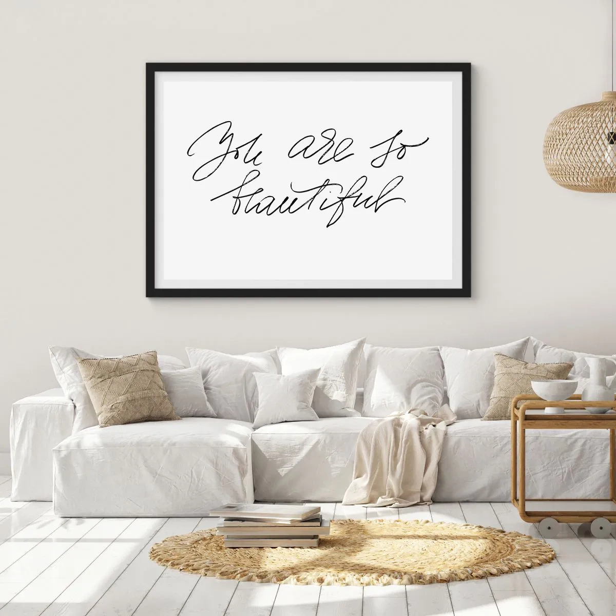 Poster in einem schwarzem Rahmen - Schwarz-weiße Aufschrift „Du bist so schön“ - 100x70cm - Glauben Sie wirklich ... - Moderne Wanddekoration für Wohnzimmer und Schlafzimmer ARTTOR