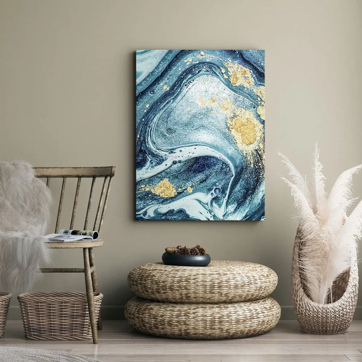 Bild auf Leinwand - Leinwandbild - Eine abstrakte Komposition aus Wellen und goldenen Akzenten - 70x100cm - Blauer Wirbel - Moderne Wanddekoration für Wohnzimmer und Schlafzimmer ARTTOR