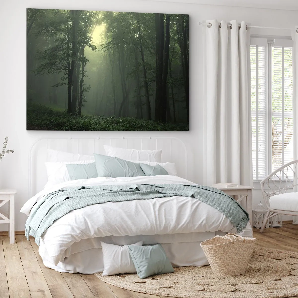 Bild auf Leinwand - Leinwandbild - Ein grüner Wald am Morgen, eingehüllt in einen zarten Nebel - 120x80cm - Bevor er aufwacht - Moderne Wanddekoration für Wohnzimmer und Schlafzimmer ARTTOR