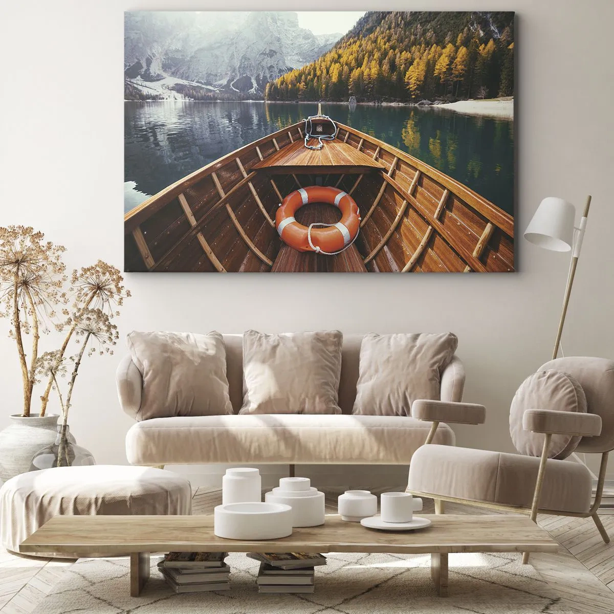 Bild auf Leinwand - Leinwandbild - Ein Holzboot auf einem von Wald umgebenen Bergsee - 120x80cm - Bergreise - Moderne Wanddekoration für Wohnzimmer und Schlafzimmer ARTTOR