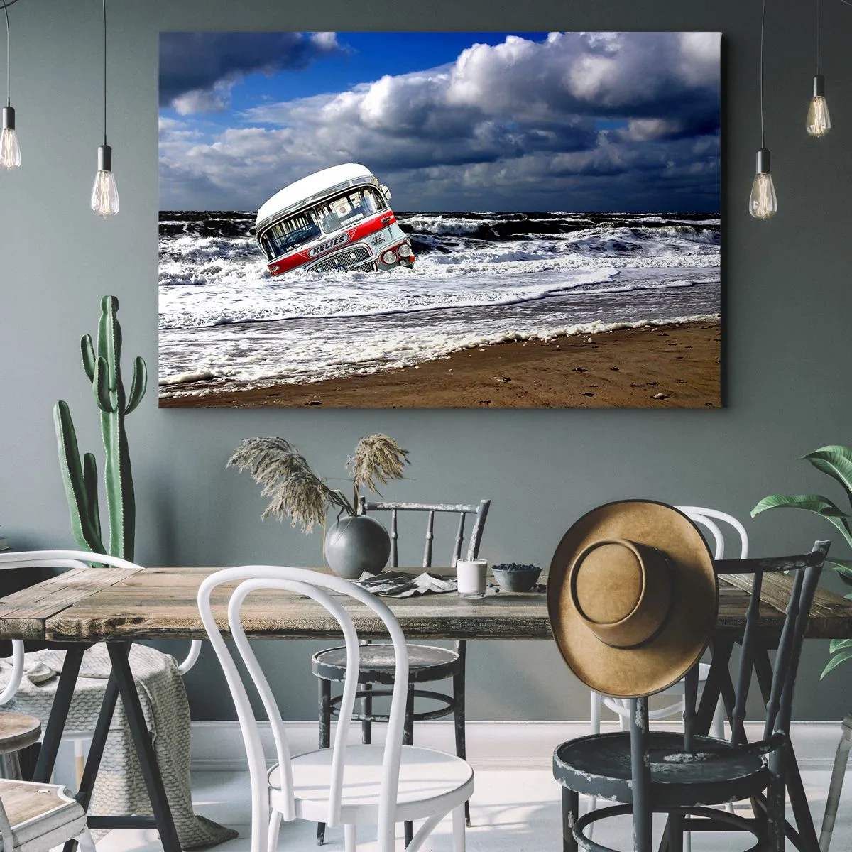 Bild auf Leinwand - Leinwandbild - Ein versunkener Bus am Strand inmitten von Wellen und rauer See - 120x80cm - Und was stehst du so erstaunt? - Moderne Wanddekoration für Wohnzimmer und Schlafzimmer ARTTOR