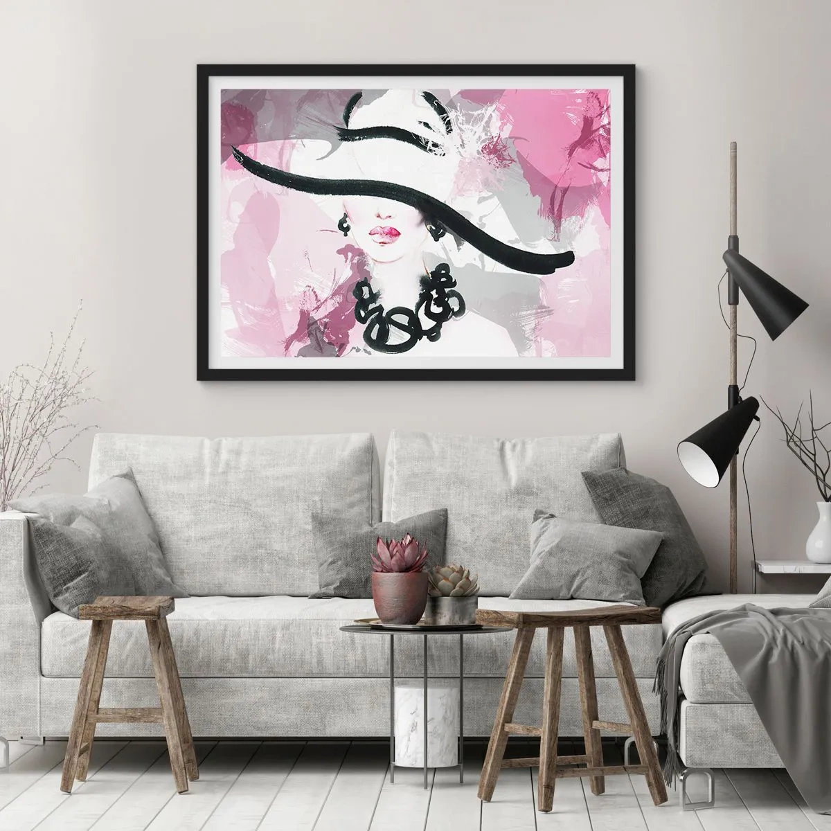 Poster in einem schwarzem Rahmen - Eine elegante Frau mit Hut vor einem Hintergrund aus rosa Abstraktionen. - 70x50cm - Bildnis einer Dame in Schwarz und Pink - Moderne Wanddekoration für Wohnzimmer und Schlafzimmer ARTTOR