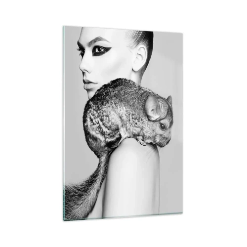 Glasbild - Bild auf glas - Stilisierte Frau mit einem Chinchilla in einer eleganten Schwarz-Weiß-Komposition - 80x120cm - Dame mit einem Chinchilla - Moderne Wanddekoration für Wohnzimmer und Schlafzimmer ARTTOR