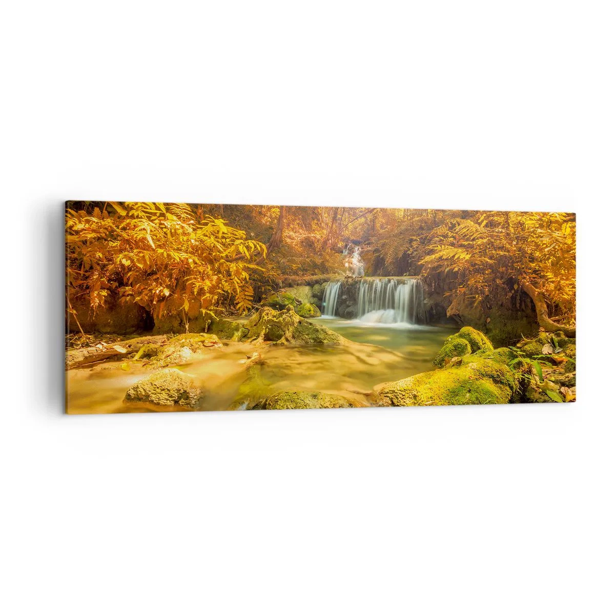 Bild auf Leinwand - Leinwandbild - Ein goldener Wasserfall in einem herbstlichen Wald, umgeben von Grün - 140x50cm - Waldkaskade in Gold - Moderne Wanddekoration für Wohnzimmer und Schlafzimmer ARTTOR
