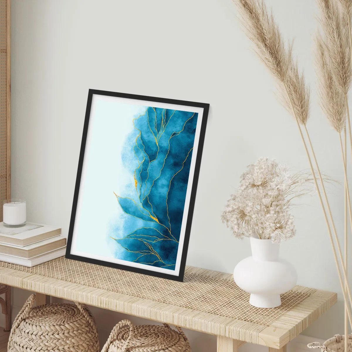 Poster in einem schwarzem Rahmen - Eine abstrakte Komposition in Blautönen mit goldenen Linien. - 50x70cm - Blau im Gold - Moderne Wanddekoration für Wohnzimmer und Schlafzimmer ARTTOR