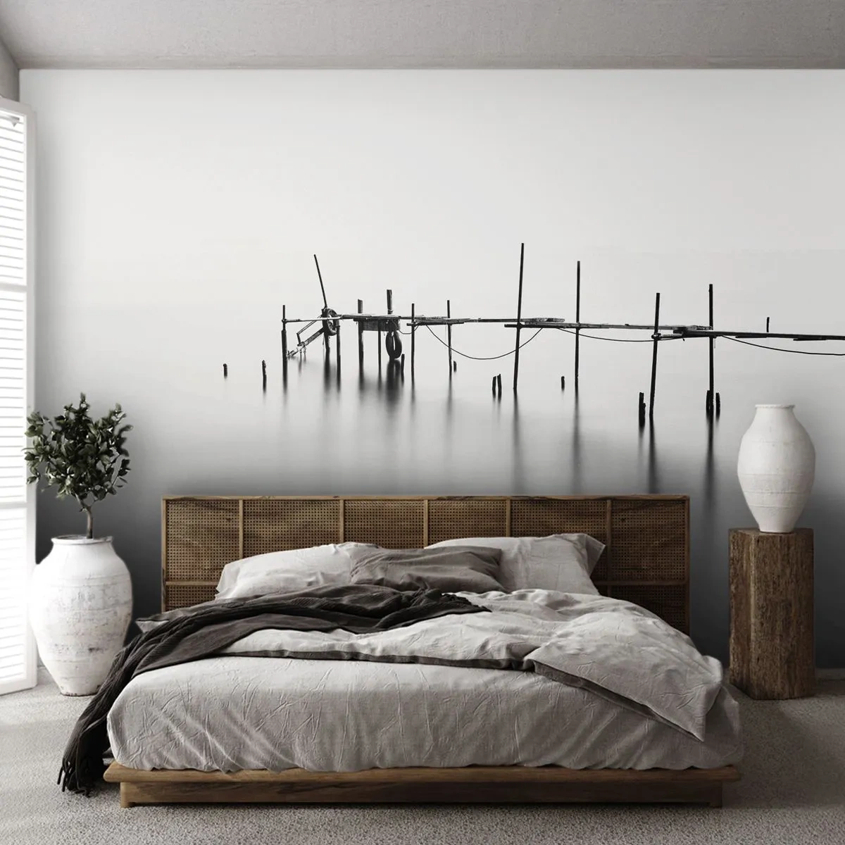 Fototapete Premium Sand - Ein minimalistischer Holzsteg auf ruhigem Wasser - 100x70cm - Was ist, wenn es keine Welt gibt? - Moderne Wanddekoration für Wohnzimmer und Schlafzimmer ARTTOR