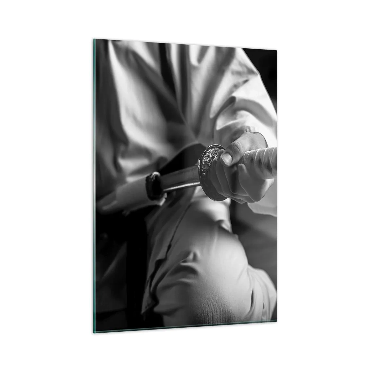 Glasbild - Bild auf glas - Eine Figur im Kimono hält ein Schwert, Schwarz-Weiß-Komposition - 50x70cm - Kriegerseele - Moderne Wanddekoration für Wohnzimmer und Schlafzimmer ARTTOR