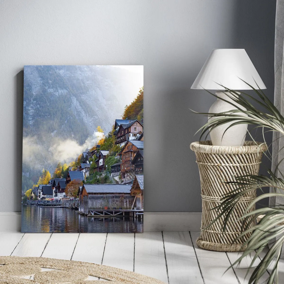 Bild auf Leinwand - Leinwandbild - Ein Bergdorf an einem See in herbstlicher Landschaft - 50x70cm - Alpenatmosphäre - Moderne Wanddekoration für Wohnzimmer und Schlafzimmer ARTTOR