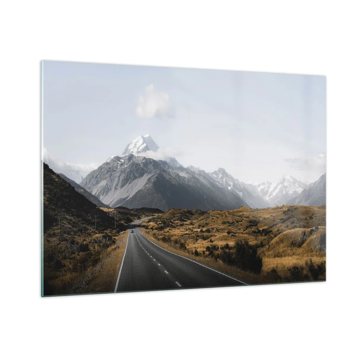 Glasbild - Bild auf glas - Eine Asphaltstraße, die zu den schneebedeckten Bergen führt - 100x70cm - Der Weg ins Herz der Berge - Moderne Wanddekoration für Wohnzimmer und Schlafzimmer ARTTOR
