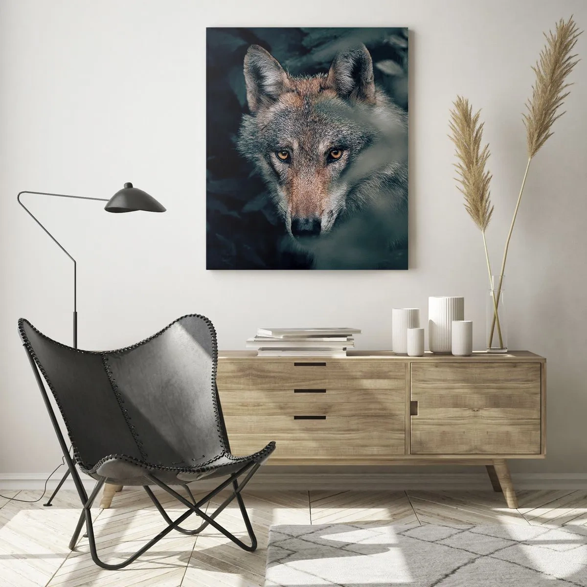 Glasbild - Bild auf glas - Ein Wolf beobachtet wachsam aus seinem Versteck im Walddickicht - 50x70cm - Jäger - Moderne Wanddekoration für Wohnzimmer und Schlafzimmer ARTTOR