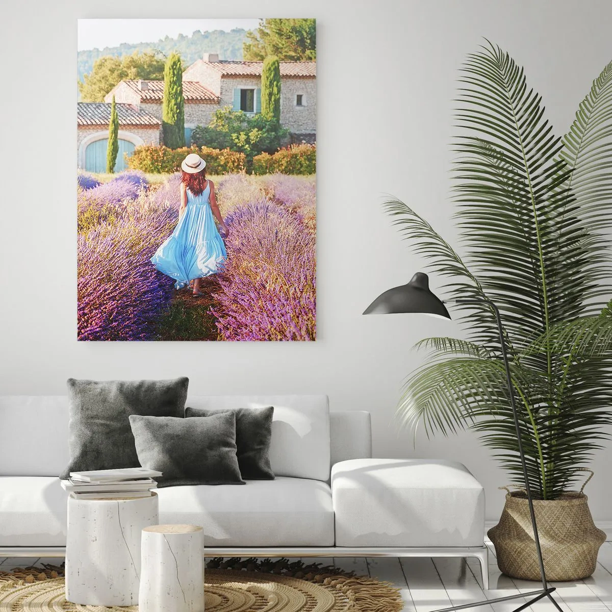Glasbild - Bild auf glas - Eine Frau in einem Kleid geht durch ein Lavendelfeld - 50x70cm - Lavendel Mädchen - Moderne Wanddekoration für Wohnzimmer und Schlafzimmer ARTTOR